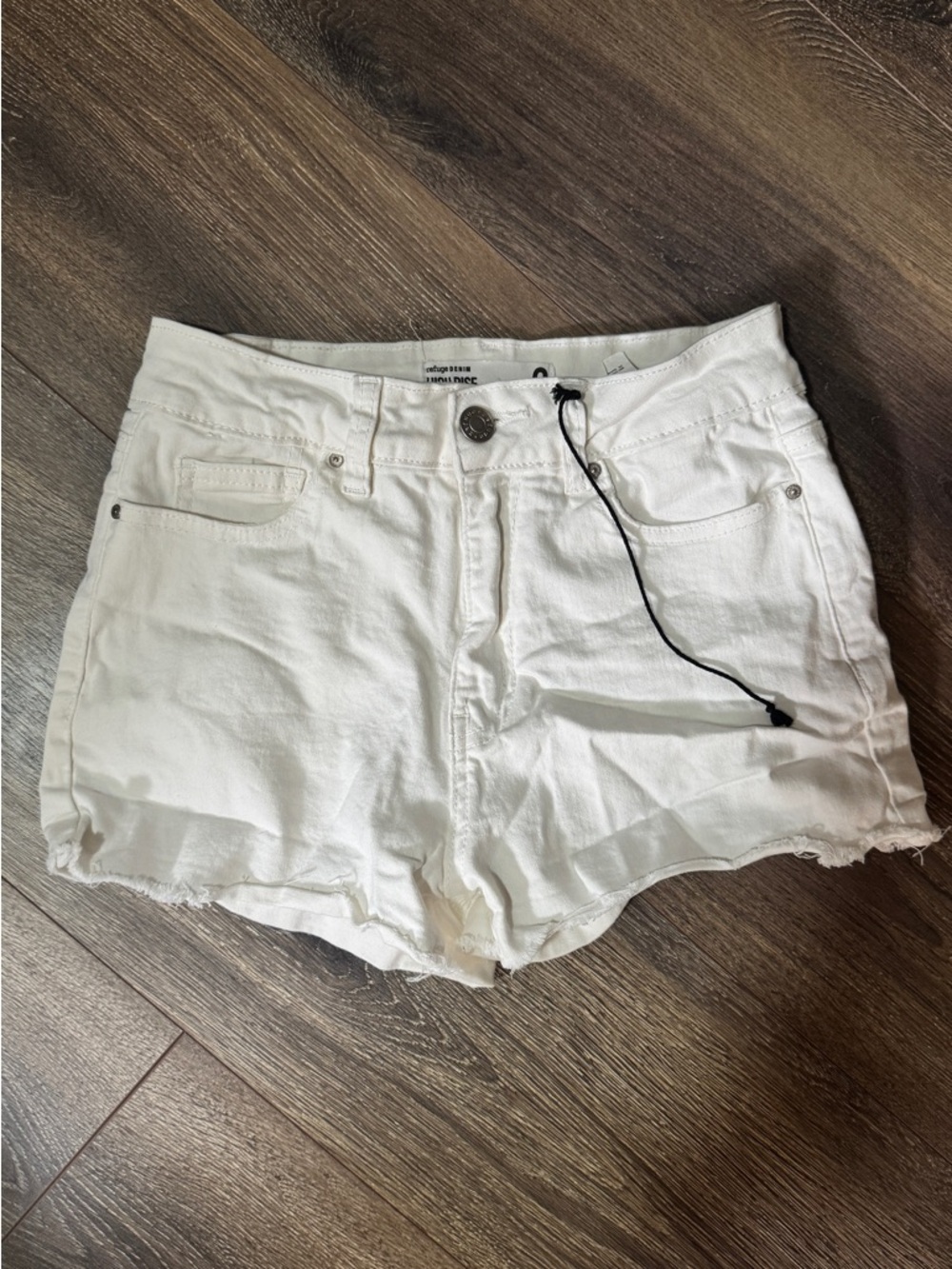 White refuge Denim Shorts new - Picture 3 of 3